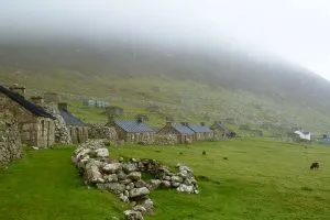 Деревня the Village на острове Хирта